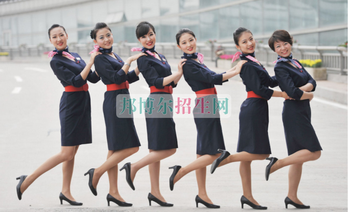 成都学航空服务哪个学校好