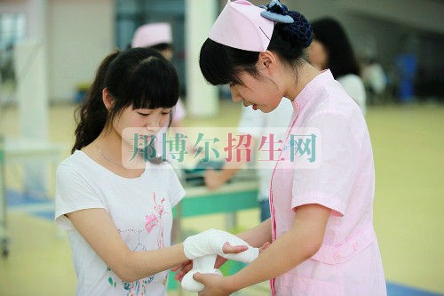 成都女生读护理怎么样