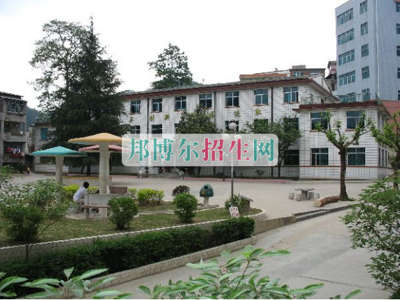 成都高中生可以读电子商务