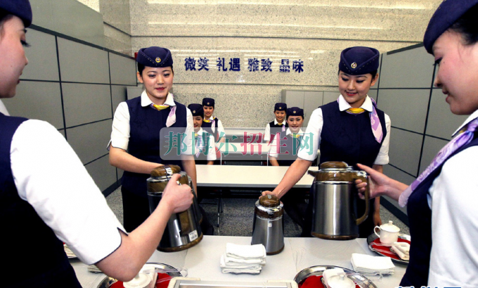 成都哪些高职院校有高铁乘务