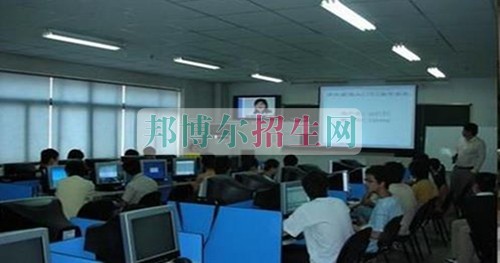 成都男生读计算机应用技术怎么样