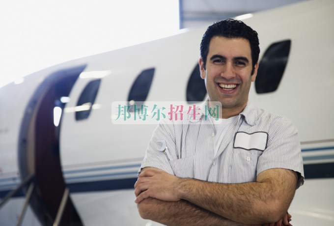 成都男生可以读飞机维修吗