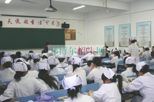成都哪所涉外护理学校好