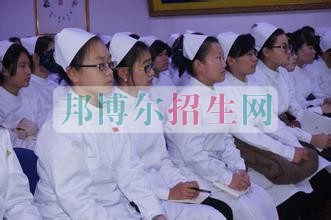 成都有哪些收涉外护理的大专