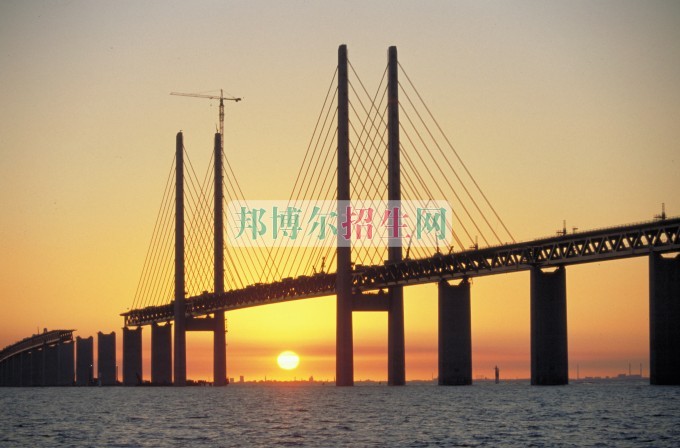 成都有哪些收土木工程的大专