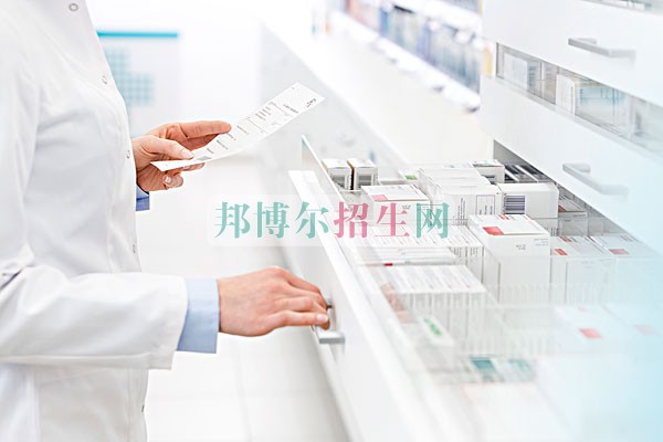 成都药剂专业多少钱