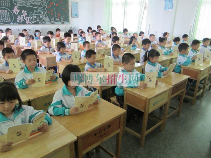 成都初中生读教育技术学好吗