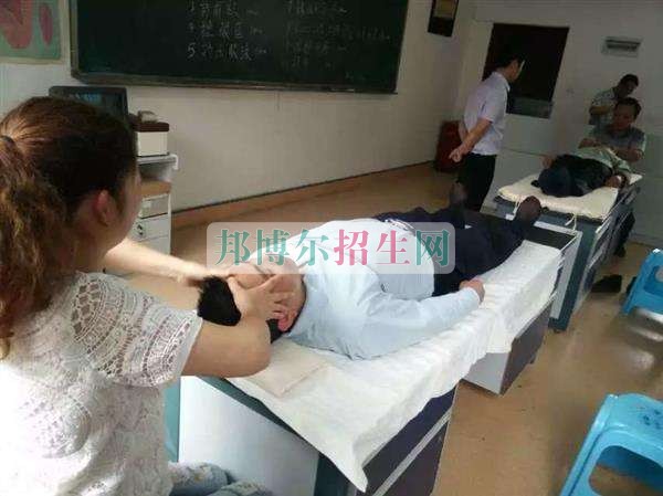 成都针灸推拿学校哪里好