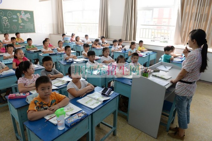 成都有哪些好的教育技术学学校