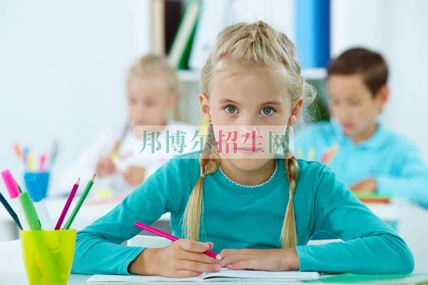 成都有哪些收教育技术学的大专