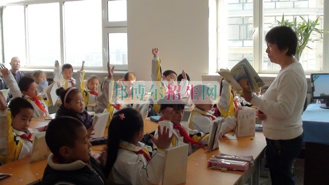 成都有什么好的教育技术学学校
