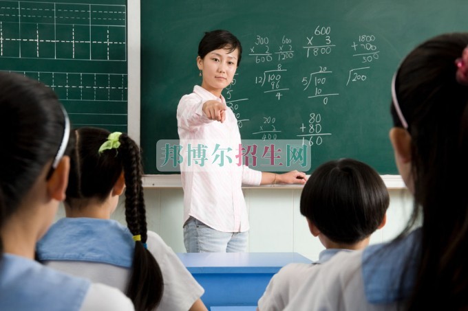 成都有什么教育技术学学校