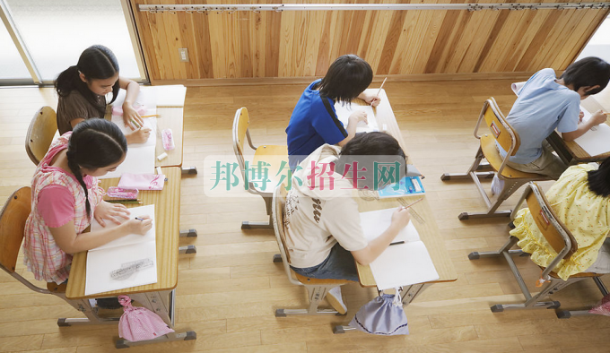 成都读汉语言文学的大专