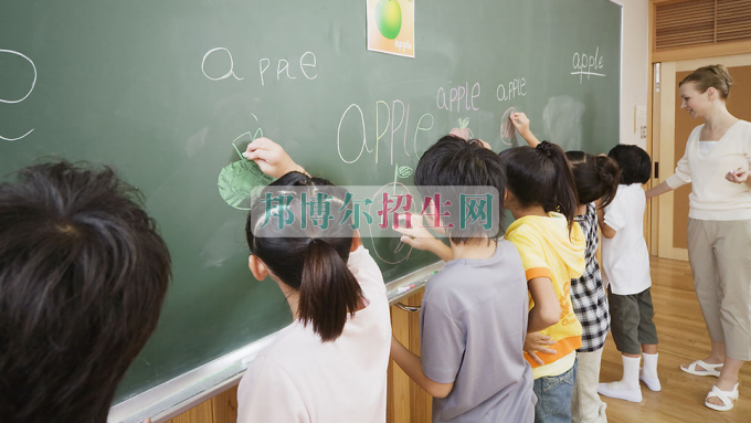 成都高等汉语言文学大专学校
