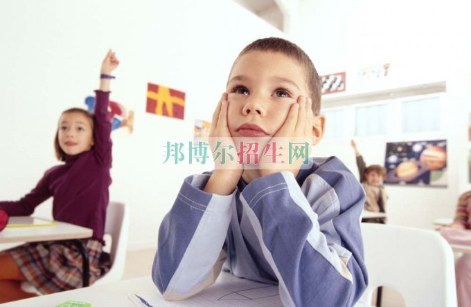 成都内理科一专汉语言文学大专学校