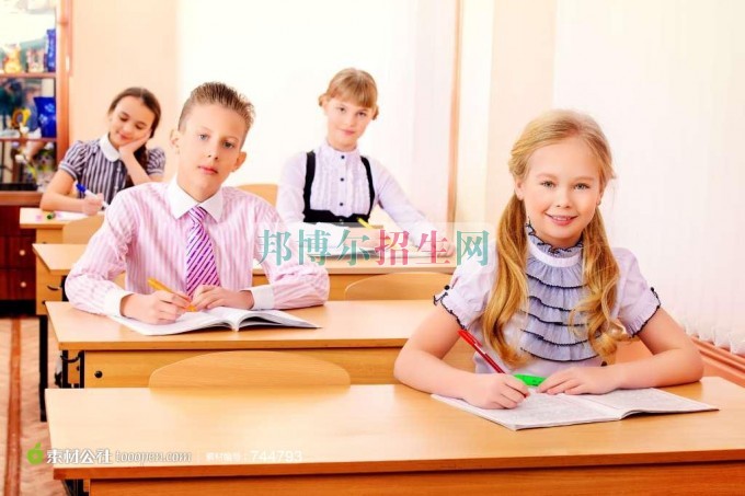 成都女生可以读汉语言文学吗