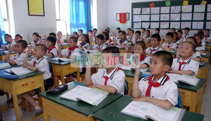 成都有几个汉语言文学学校