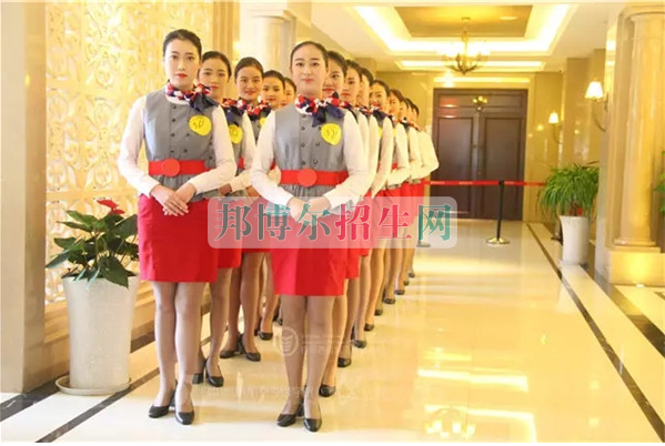 成都航空旅游职业学校开启新学期首场招聘，场面火爆美女如云