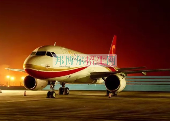 成都航空旅游职业学校开启新学期首场招聘，场面火爆美女如云