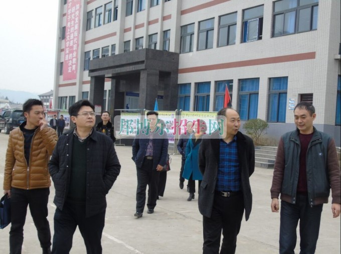 巴中市教育局领导莅临平昌鹰才中等职业技术学校检查指导工作