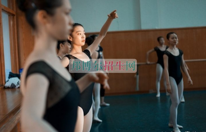 成都艺术教育好点的大专学校