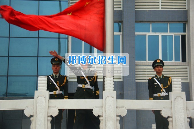 南充师范学校2016——2017学年度(下)期第三周朝会仪式成功举行