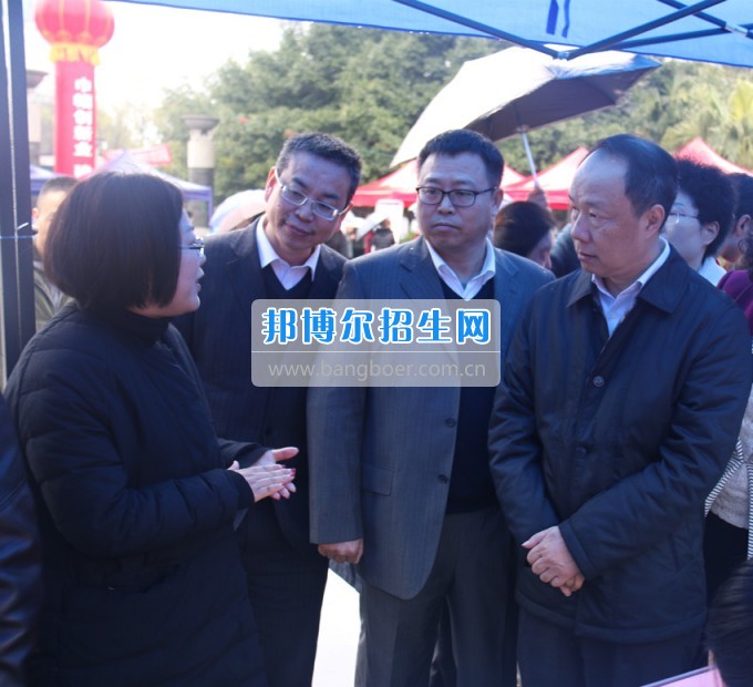 南充师范学校花开满堂盛世春——南充师范欢庆“三八”节