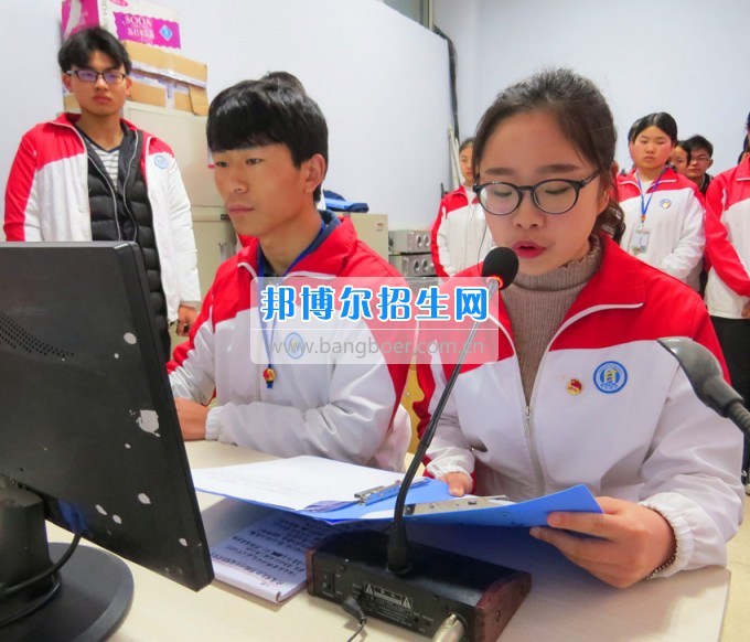 南充师范学校2016——2017学年度(下)期第五周朝会仪式成功举行