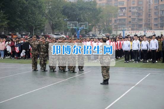 资阳师范学校隆重举行新生军训汇报表演 展示17级资师学子风采