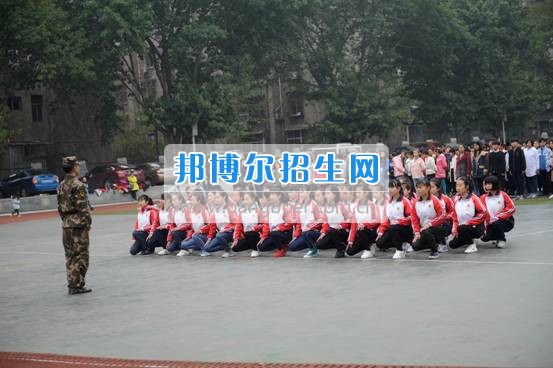 资阳师范学校隆重举行新生军训汇报表演 展示17级资师学子风采