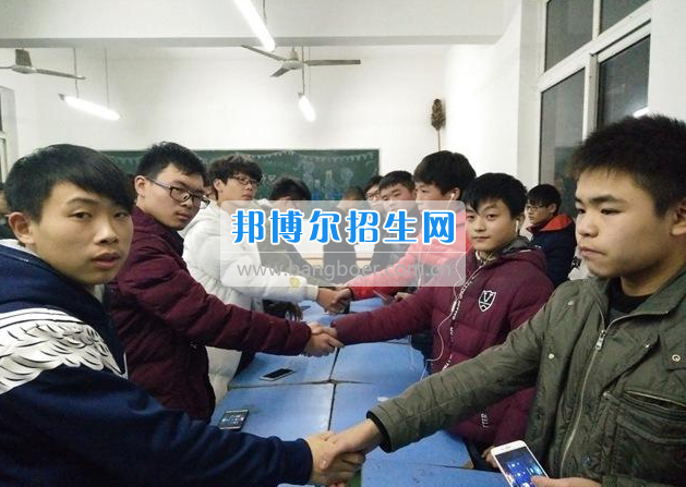 眉山科学技术学校工科部举行首届电子竞技班级对抗赛