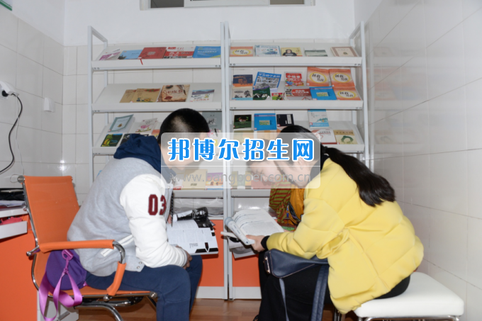川南幼儿师范高等专科学校党团工作站、图书漂流站在学生公寓正式运行