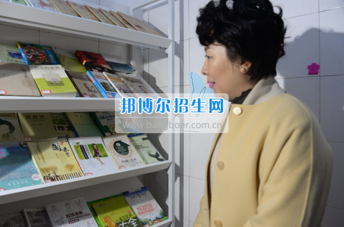 市委常委、宣传部长潘梅到川南幼儿师范高等专科学校调研思想政治工作