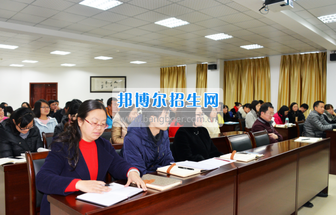 川南幼儿师范高等专科学校召开辅导员班主任工作例会加强和改进学生思想政治工作