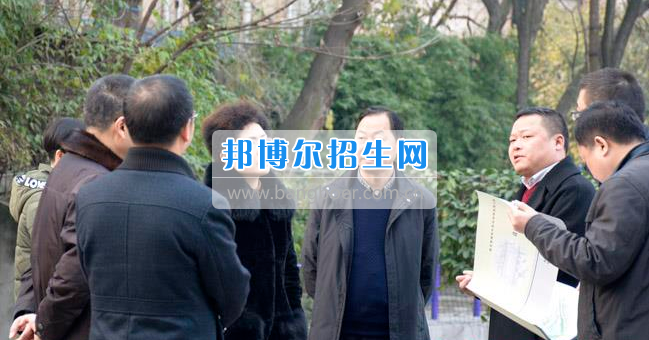 张区长一行现场调研南充市建华职业中学运动场改造工程