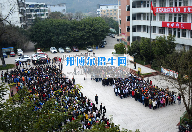 南充市建华职业中学简短、高效的开学典礼