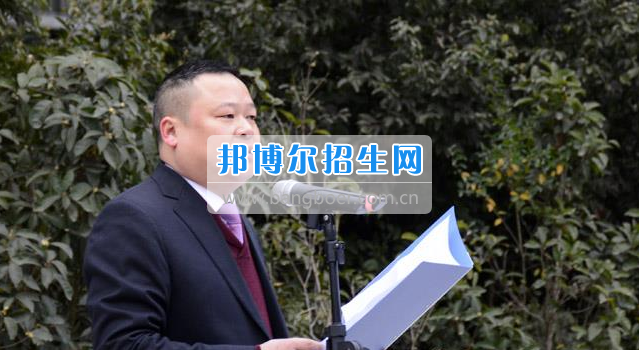 南充市建华职业中学简短、高效的开学典礼