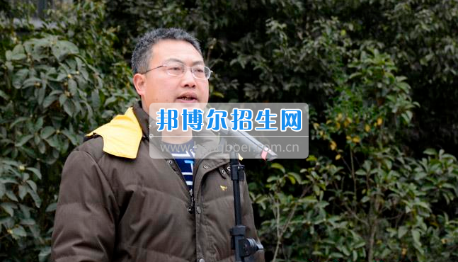 南充市建华职业中学简短、高效的开学典礼