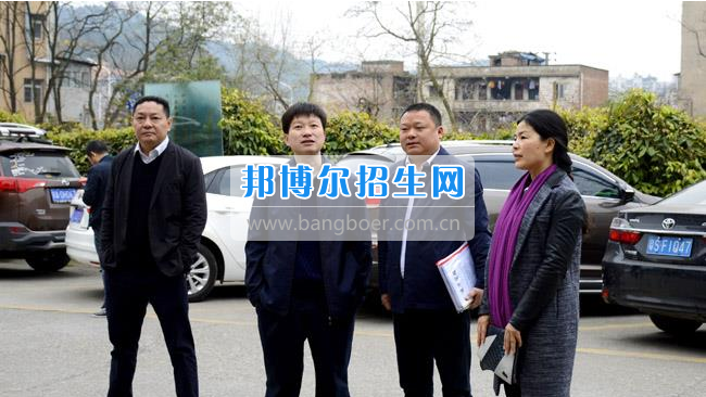 区委常委、宣传部长邱跃峰一行视察南充市建华职业中学