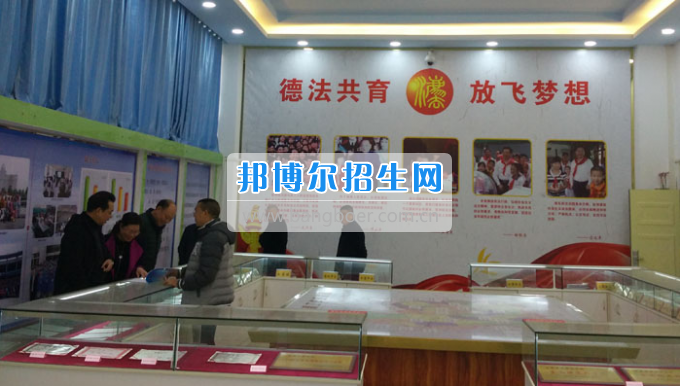 仪陇县教育局长一行赴天坤四川省古蔺县职业高级中学校参观考察