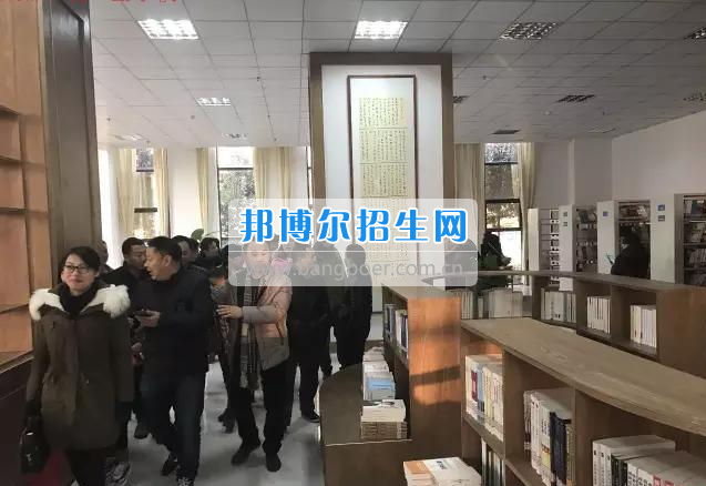 成都石化工业学校集体见证整合成效，凝心聚力携手奋进