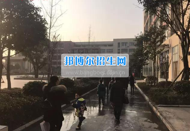 成都石化工业学校集体见证整合成效，凝心聚力携手奋进