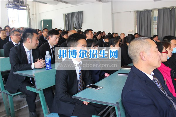 团结就是力量——成都希望航空职业学校组织召开新学期开学工作会议