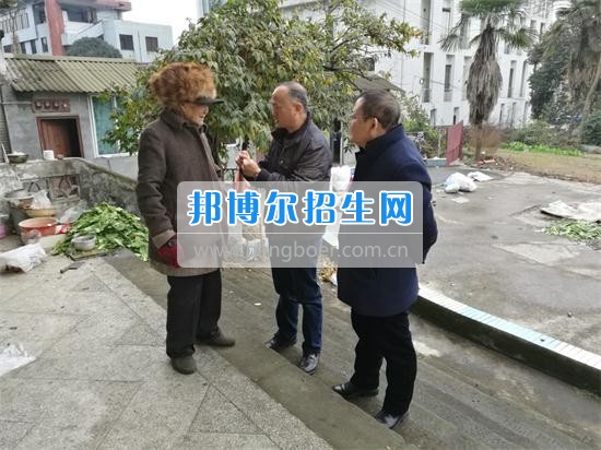 四川省蒲江县职业中专学校领导看望慰问病困退休教职工
