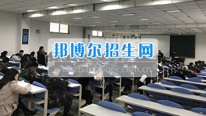 四川省弘博中等专业学校2017年教职工业务培训结业考试顺利举行