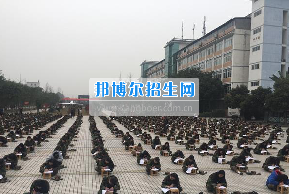 各大媒体报道四川省弘博中等专业学校千人露天考试