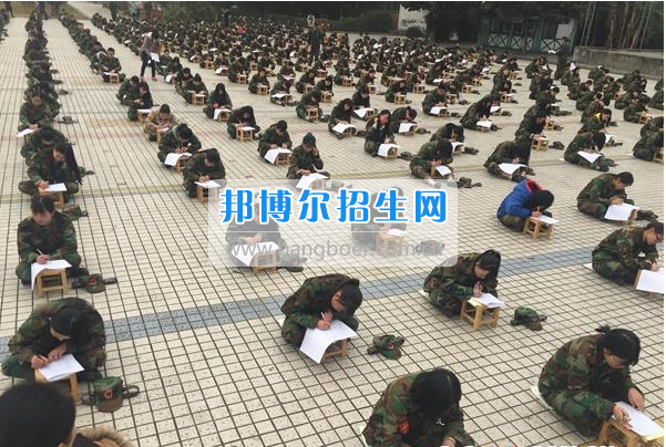 各大媒体报道四川省弘博中等专业学校千人露天考试