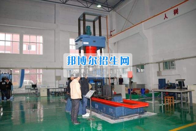 成都哪个建筑装饰工程技术学校最好