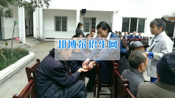 眉山市华西航空旅游学校“老吾老以及人之老”主题活动