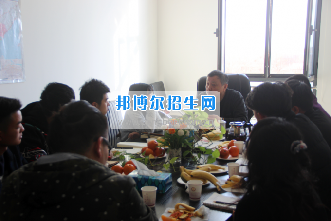 燕京理工学院副校长何双庆与重庆大学城市科技学院校际交流生座谈交流